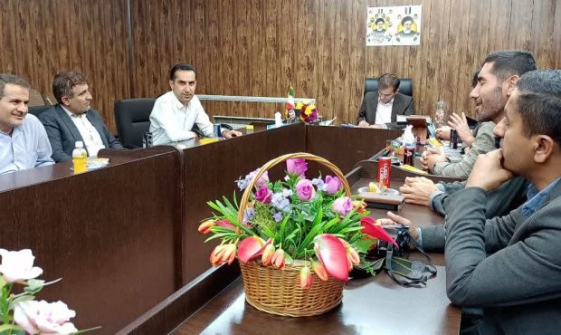 تجلیل اولیا دانش اموزان کنکوری از مدیر آموزش و پرورش بهمئی+جزئیات
