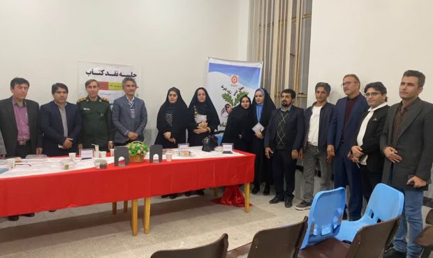 نقد کتاب آوای مجنون در محفل ادبی کتابخانه های عمومی شهرستان لنده
