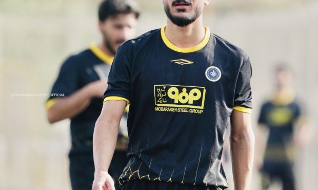 کاپیتان تیم فوتبال شاهین بهمئی به تیم سپاهان اصفهان پیوست کاپیتان تیم فوتبال شاهین بهمئی به تیم سپاهان اصفهان پیوست