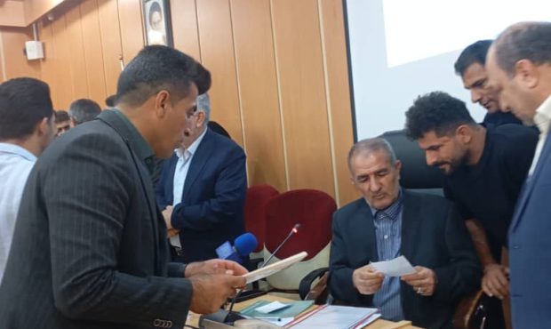 اهم مشکلات شهرستان بهمئی از زبان مشاور جوانان فرماندار در دیدار با استاندار اهم مشکلات شهرستان بهمئی از زبان مشاور جوانان فرماندار در دیدار با استاندار